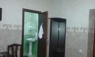 Гостевой дом Guest House Karakol Каракол Двухместный номер с 2 отдельными кроватями и ванной комнатой-6